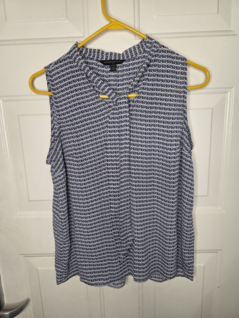 Banana Republic Navy Patterned Sleeveless Blouse Size Small